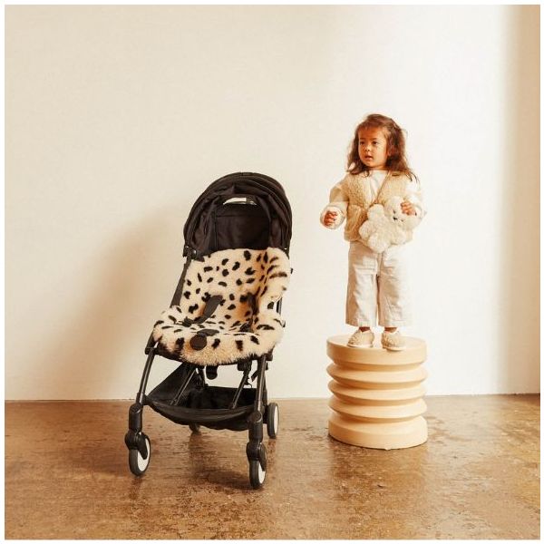 Assise de poussette en peau de mouton Snuggler® - Harnais amovible - Léopard Peanut