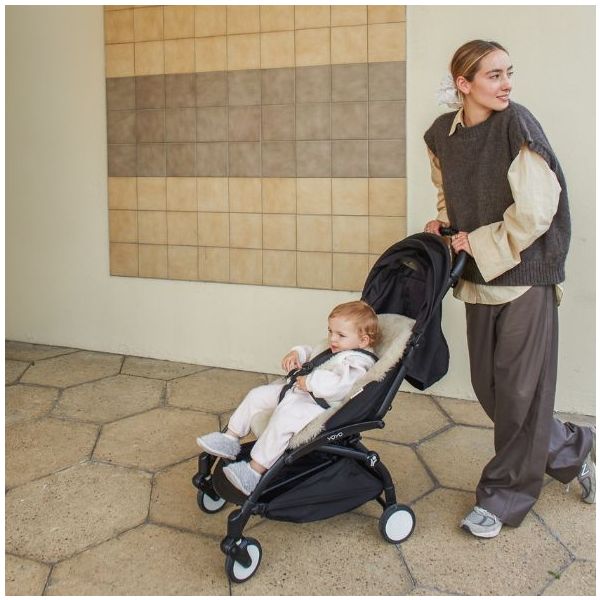 Assise de poussette en peau de mouton Snuggler® - Harnais amovible - Peanut