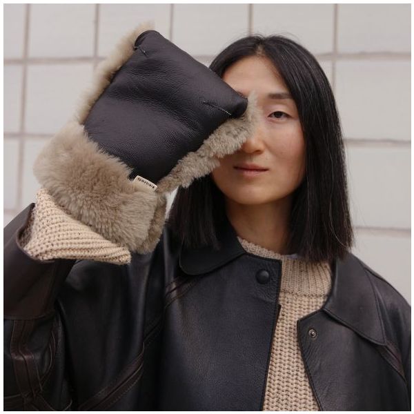 Coated Sheepskin Buggy Mittens - Toast