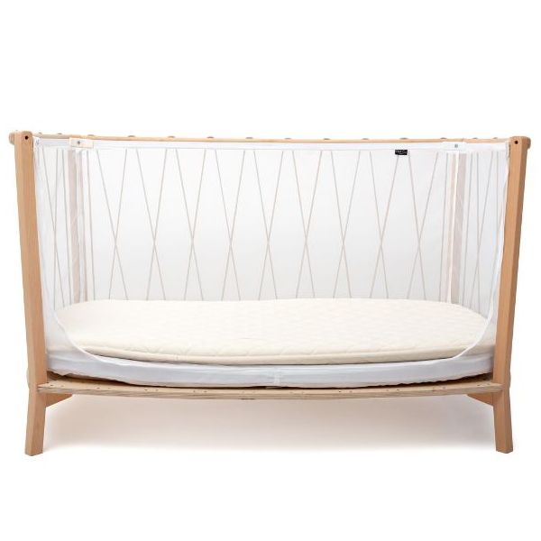 Babybett Kimi 66 x 120 cm - Matratze und Matratzenauflage inklusive - Haselnuss