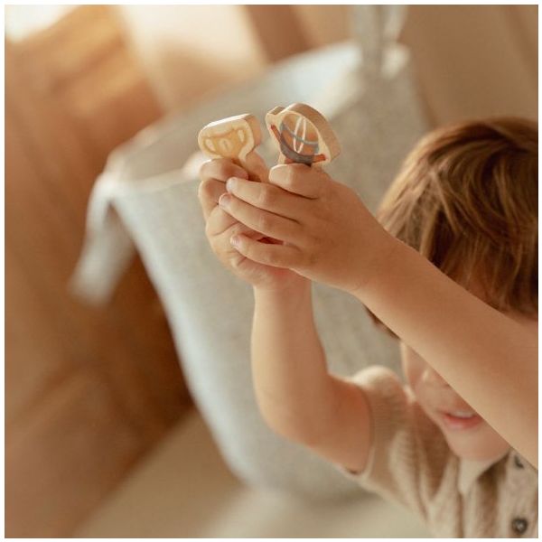 Circuit de voitures de course en bois