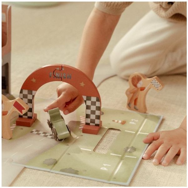 Circuit de voitures de course en bois