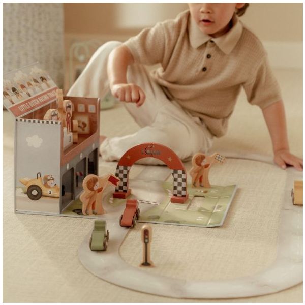 Circuit de voitures de course en bois