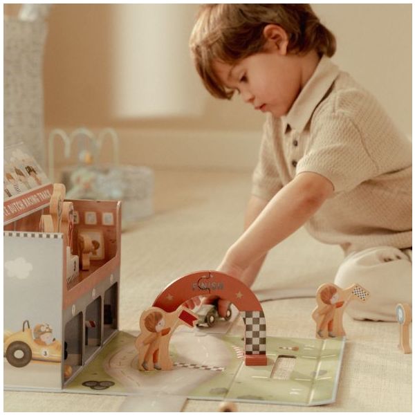 Circuit de voitures de course en bois