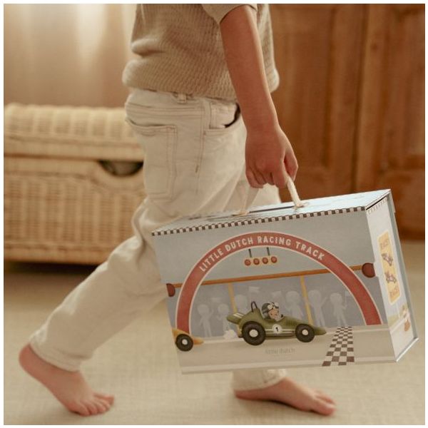 Circuit de voitures de course en bois