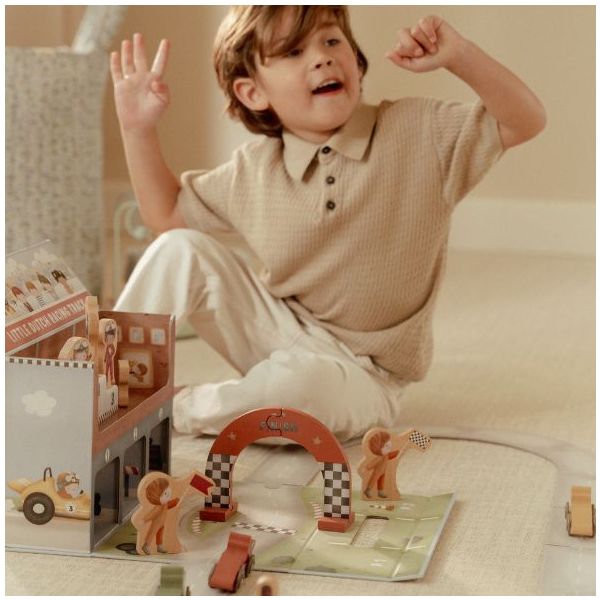 Circuit de voitures de course en bois