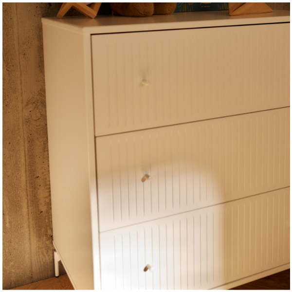 Saga Dresser - 3 Drawers - Metal Feet - Grooved White / White