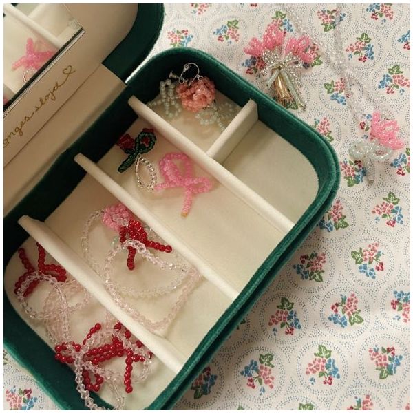 Boîte avec bijoux - Velours Vert