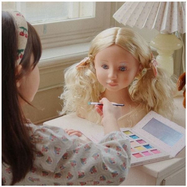 Poupée à coiffer & maquiller Lili