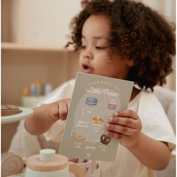 Display stand with pastries