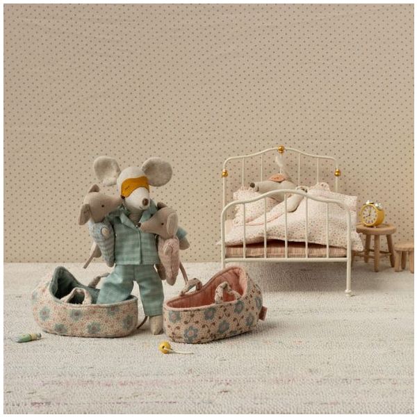 Bébé Souris dans son couffin - Rose