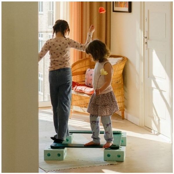 Life-sized Construction Toy - Balance Track Set - Mint