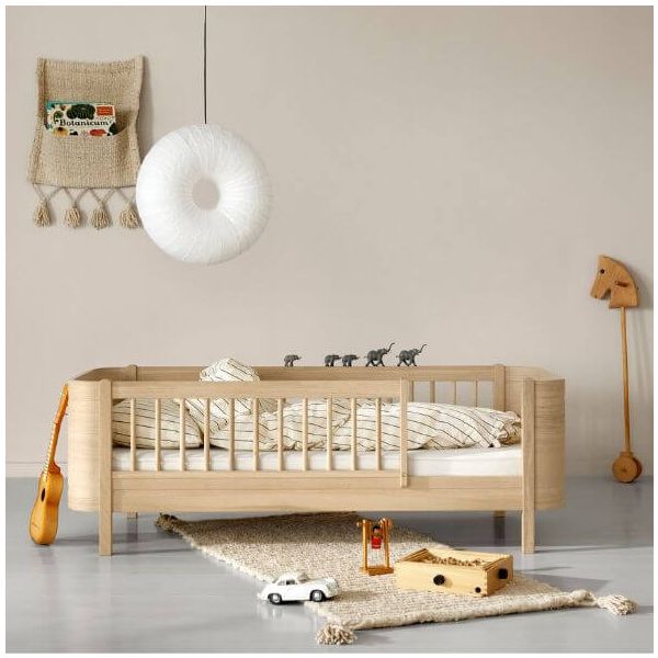 Lit bébé évolutif Wood Mini+ avec kit de conversion (0-9 ans) - Chêne