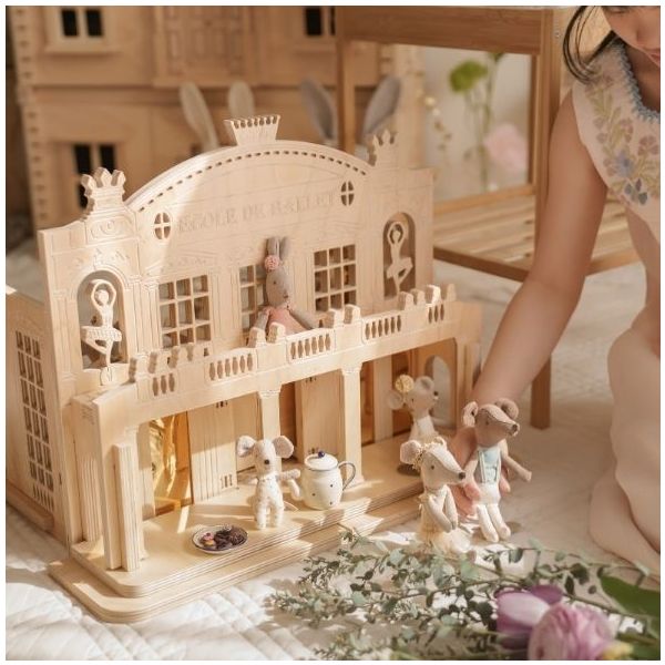 Maison de poupée - École de Ballet Parisien