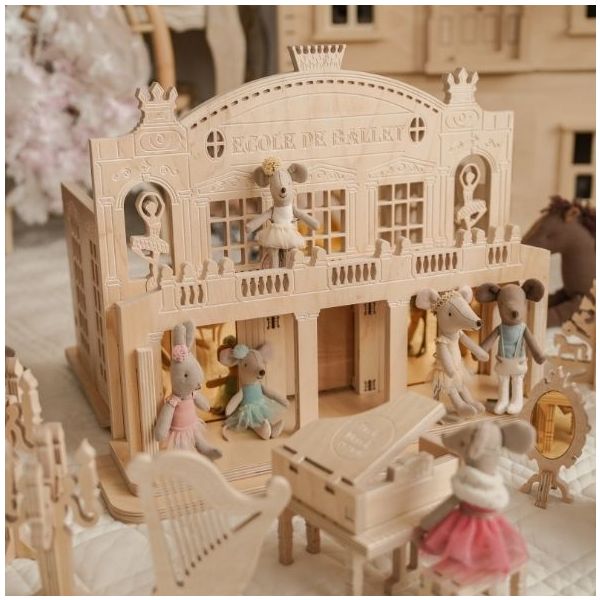 Maison de poupée - École de Ballet Parisien