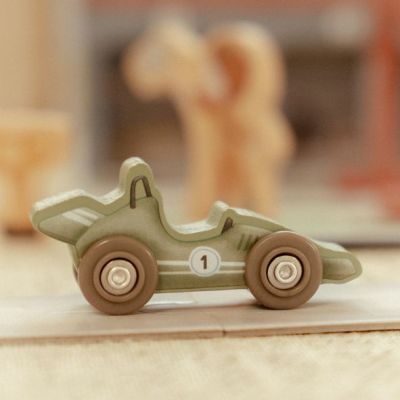 Circuit de voitures de course en bois