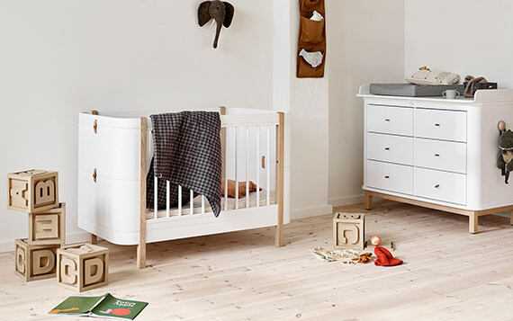 Wood mini+ Convertible Cot Bed - Oliver Furniture